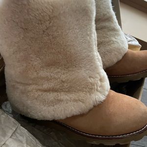 Women ugg size 6